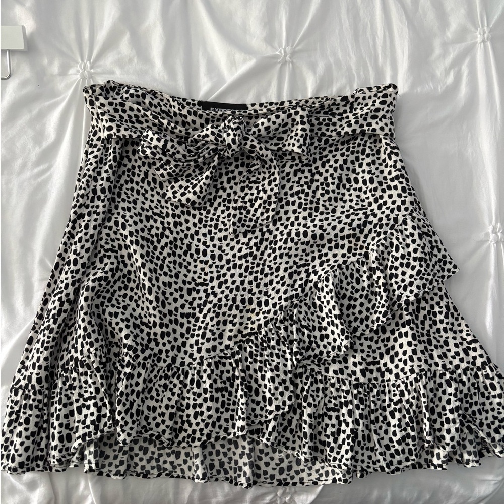 Express Black and White Patterned Mini Skirt with minimal ruffles